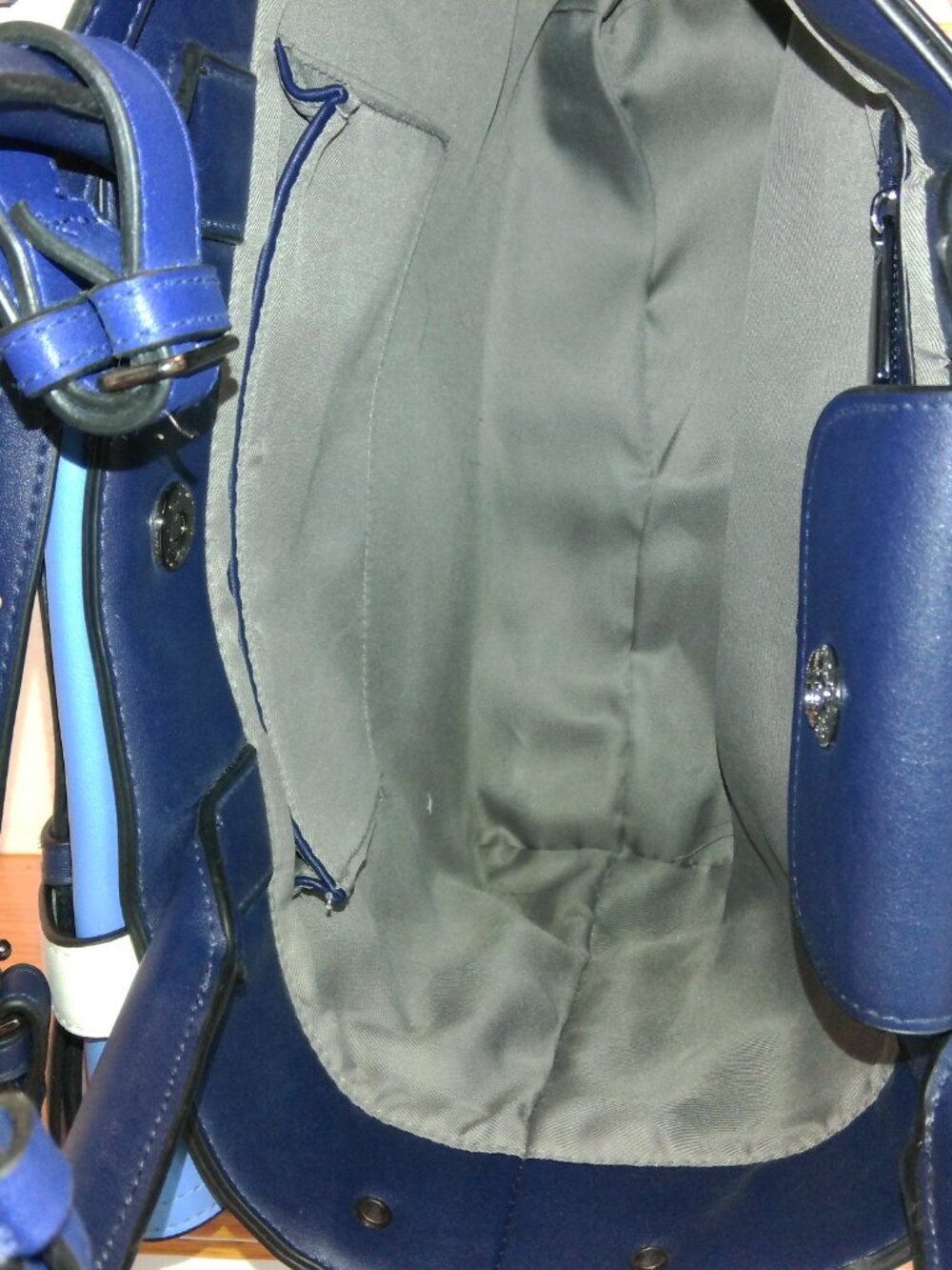 REED Boxer Belted Large Satchel w/Key Fob Charm NEW WITH TAGS! - Picture 10 of 11